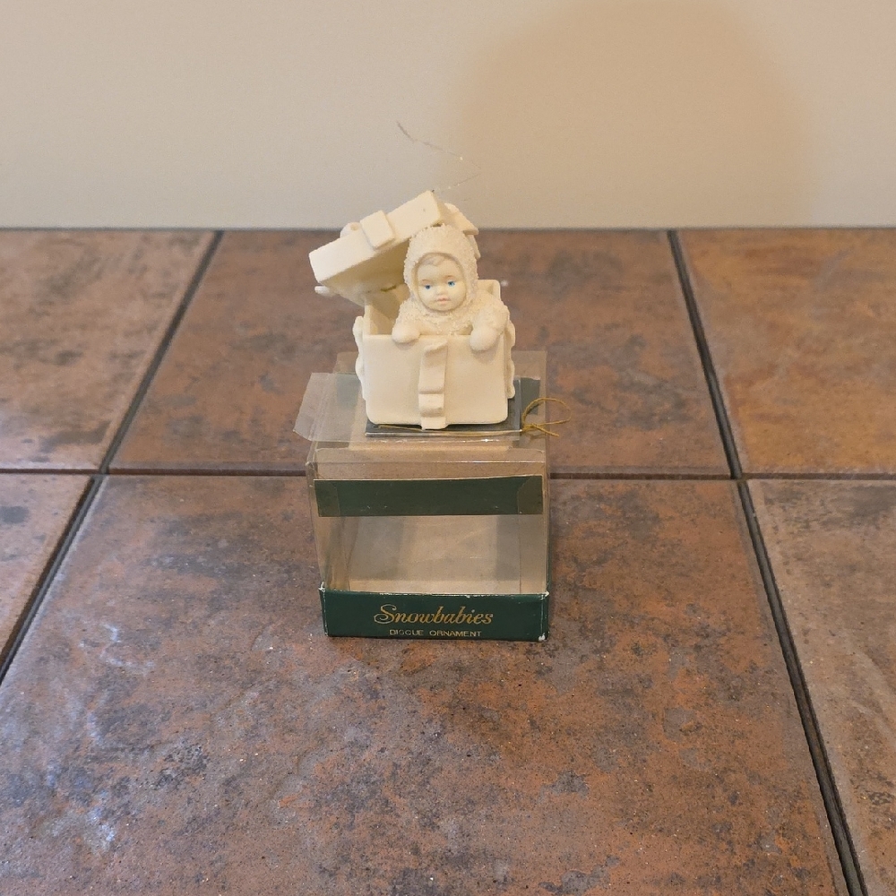 Snowbabies "Winter Suprise" Figurine in Gift Box